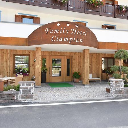 Hotel Ciampian Моена Екстериор снимка
