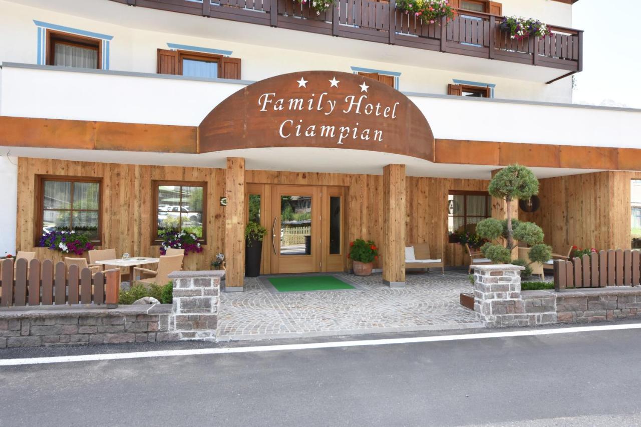 Hotel Ciampian Моена Екстериор снимка