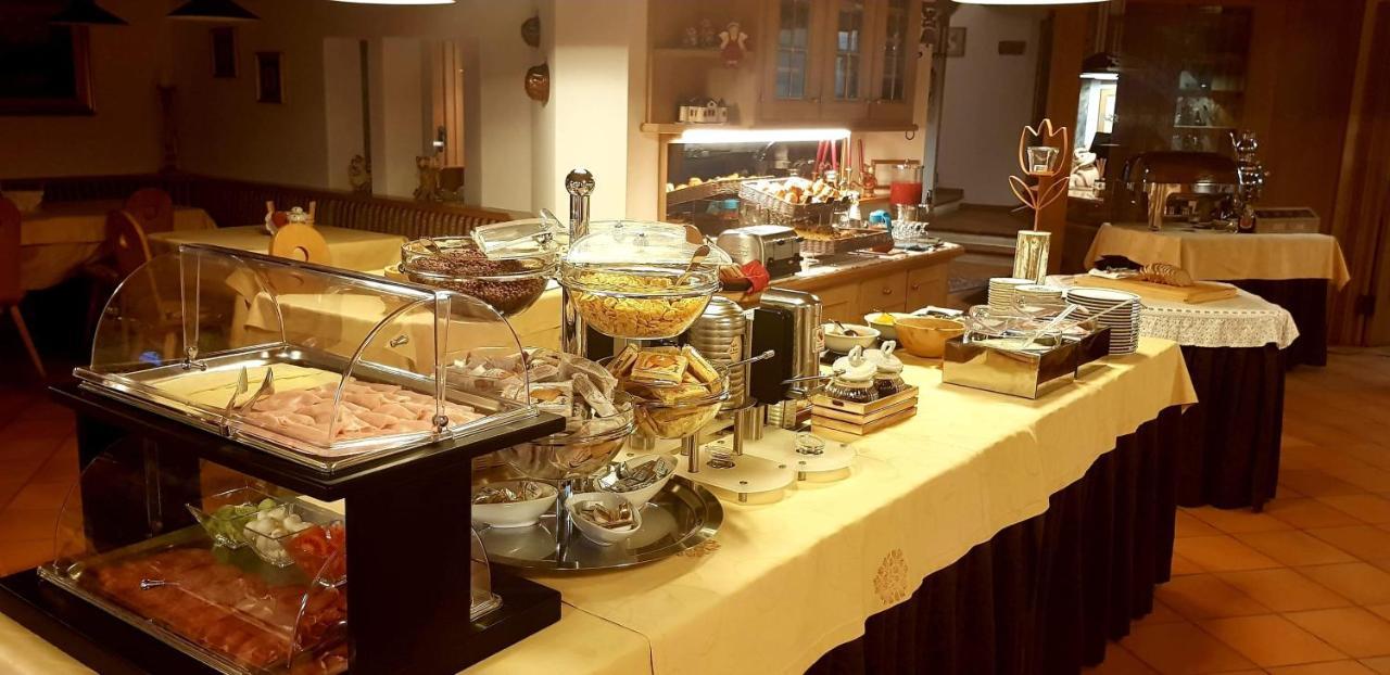 Hotel Ciampian Моена Екстериор снимка
